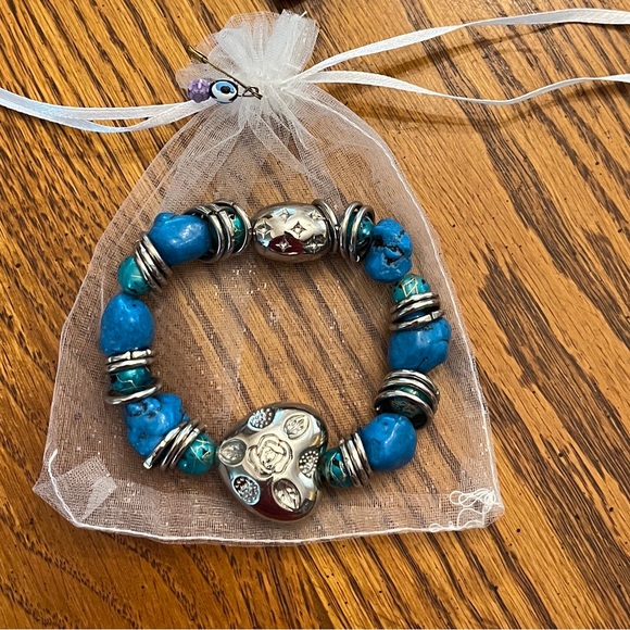 New Silver & Turquoise Chunky Stretch Bracelet with Heart in pouch - Picture 2 of 5